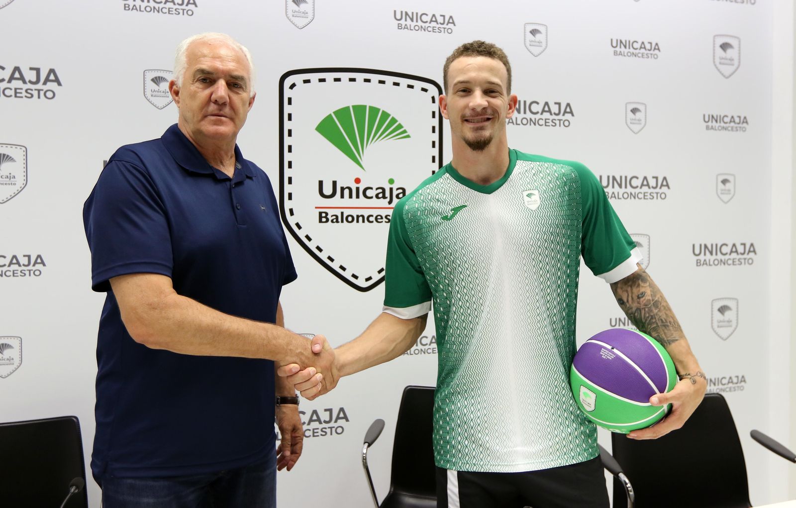 Las fotos de la puesta de largo de Josh Adams en el Carpena