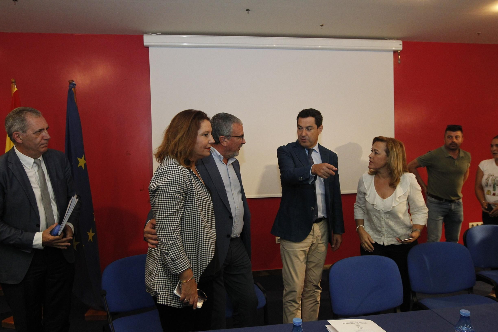 Fotogalería reunión Presidente Junta Andalucía, Juanma Moreno, con dueños viviendas irregulares del Almanzora