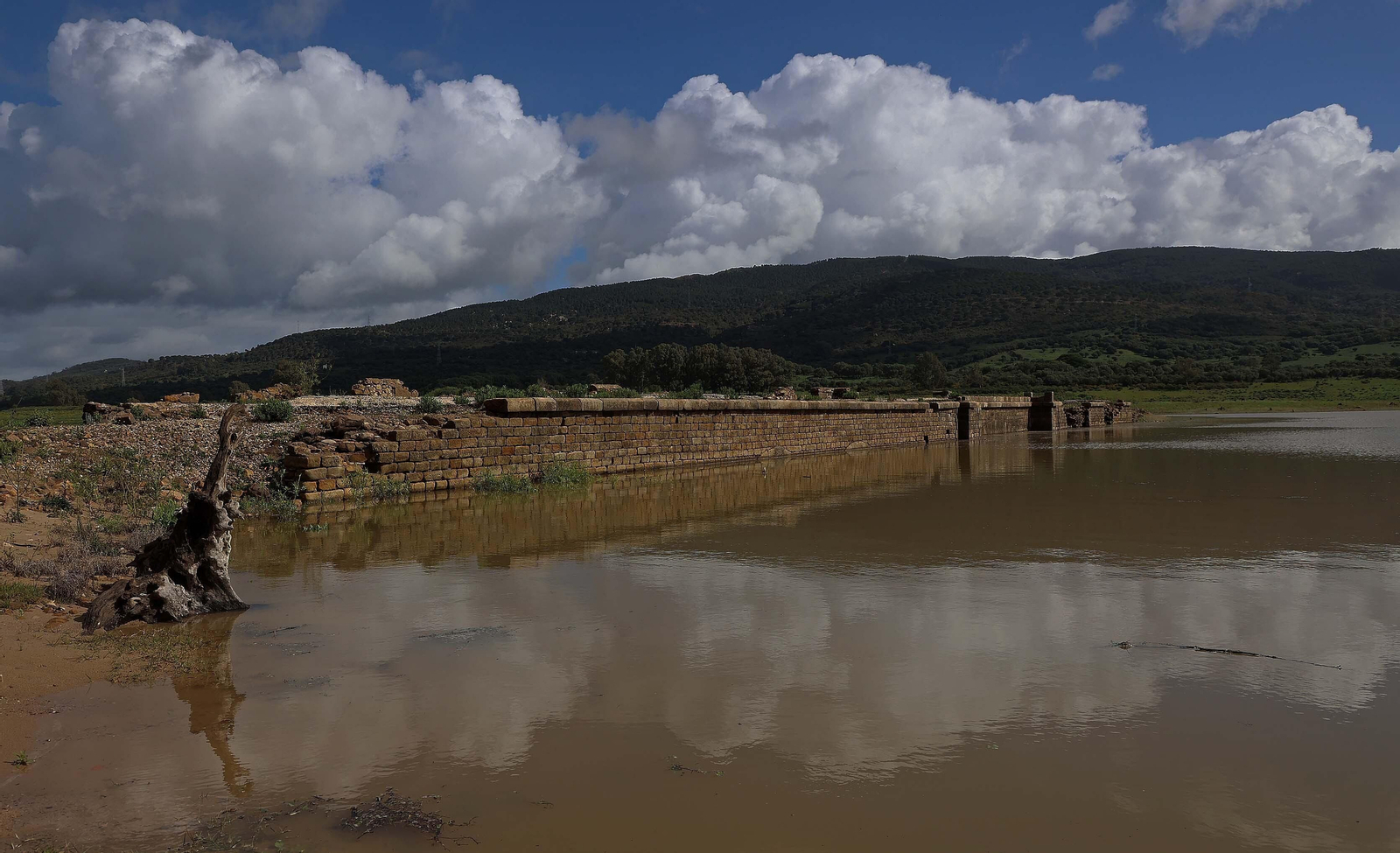 Imágenes del embalse de Charco Redondo en Los Barrios