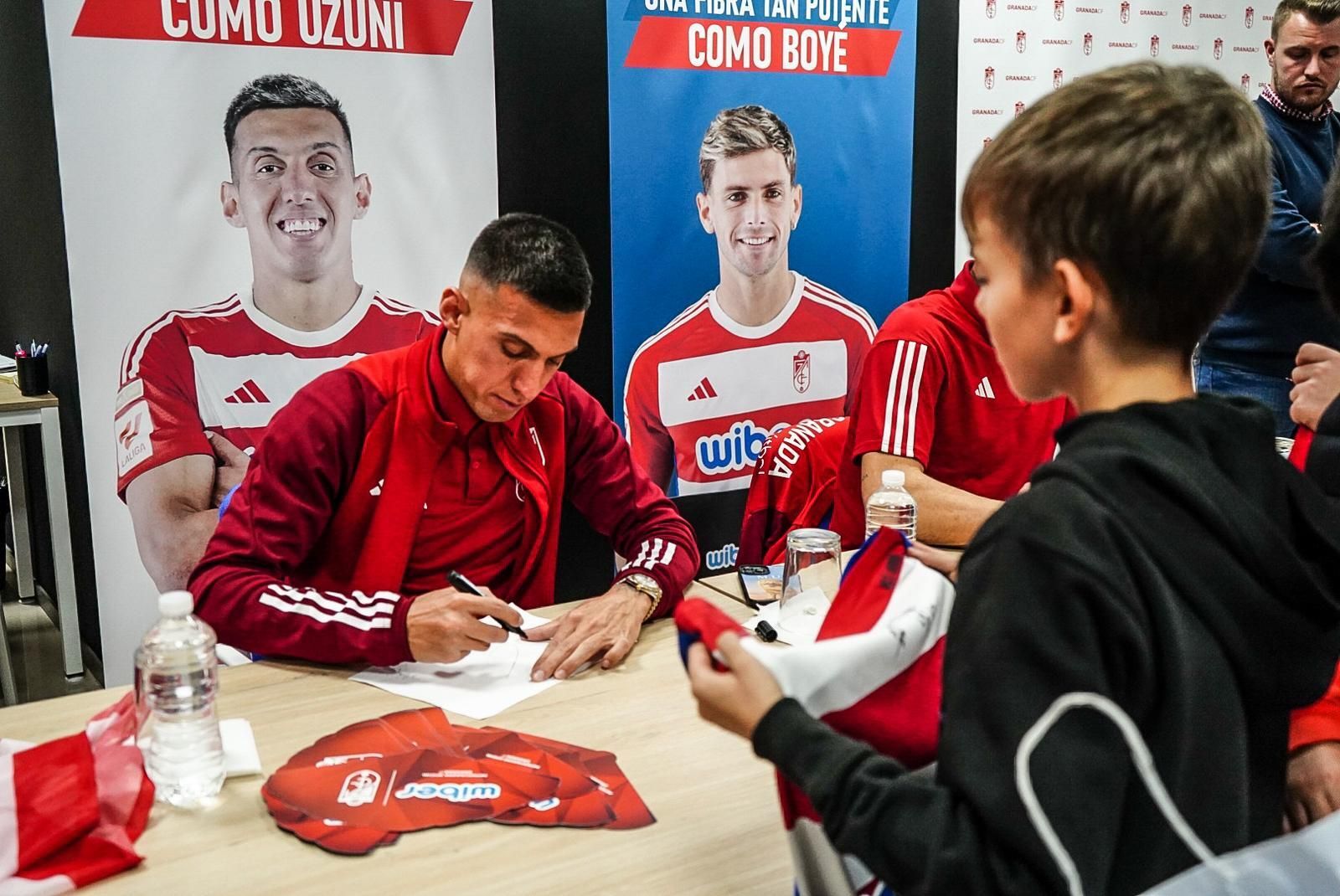 Las mejores imágenes de la firma de autógrafos del Granada CF