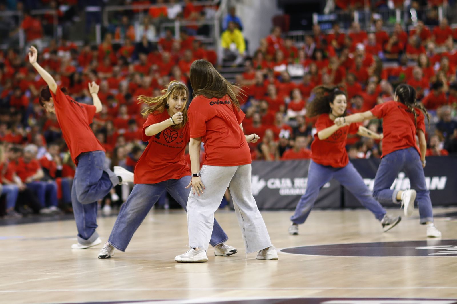 Encuéntrate en la grada en el Covirán Granada - Joventut Badalona