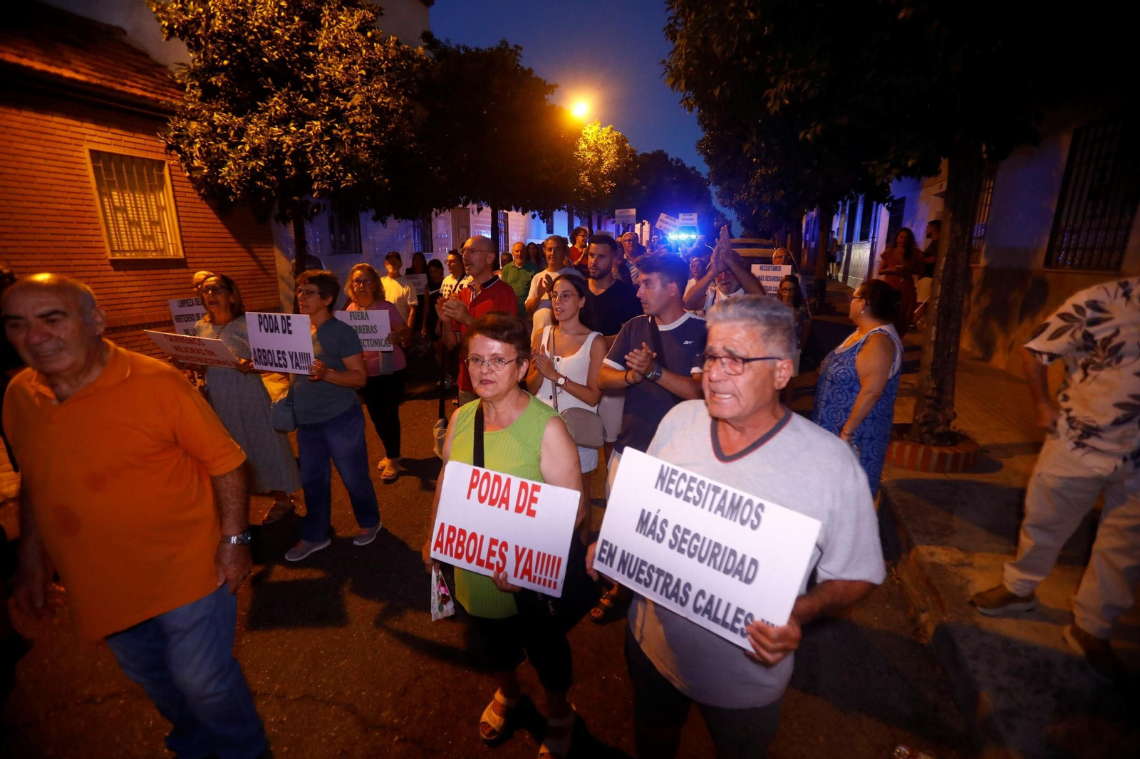 La manifestación de los vecinos del Distrito Sur de Córdoba, en imágenes