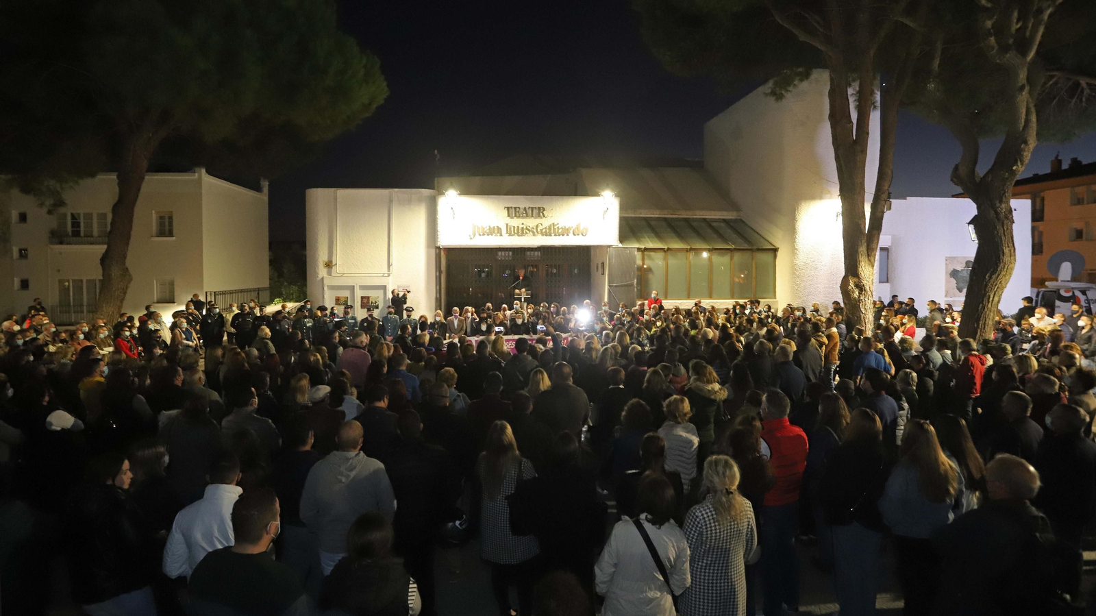 Fotos de la concentración por el asesinato de María Isabel en San Roque