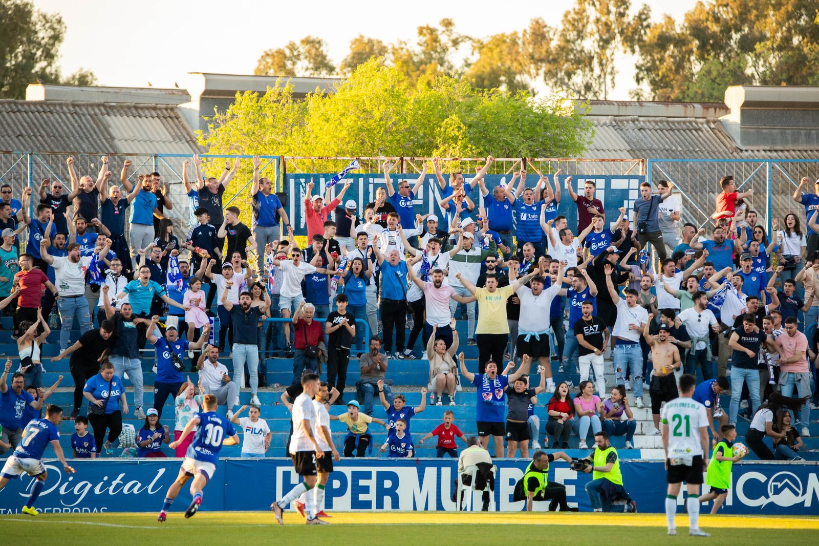 Las imágenes de la afición del Córdoba CF en Linares