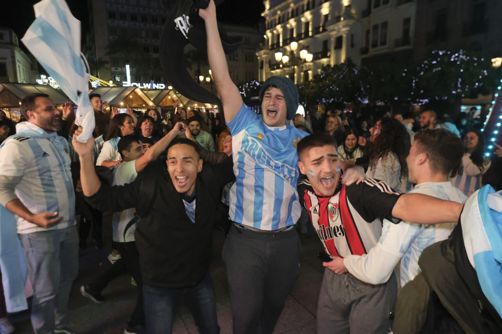 La celebración en Córdoba de la victoria de Argentina en el Mundial de Qatar, en imágenes