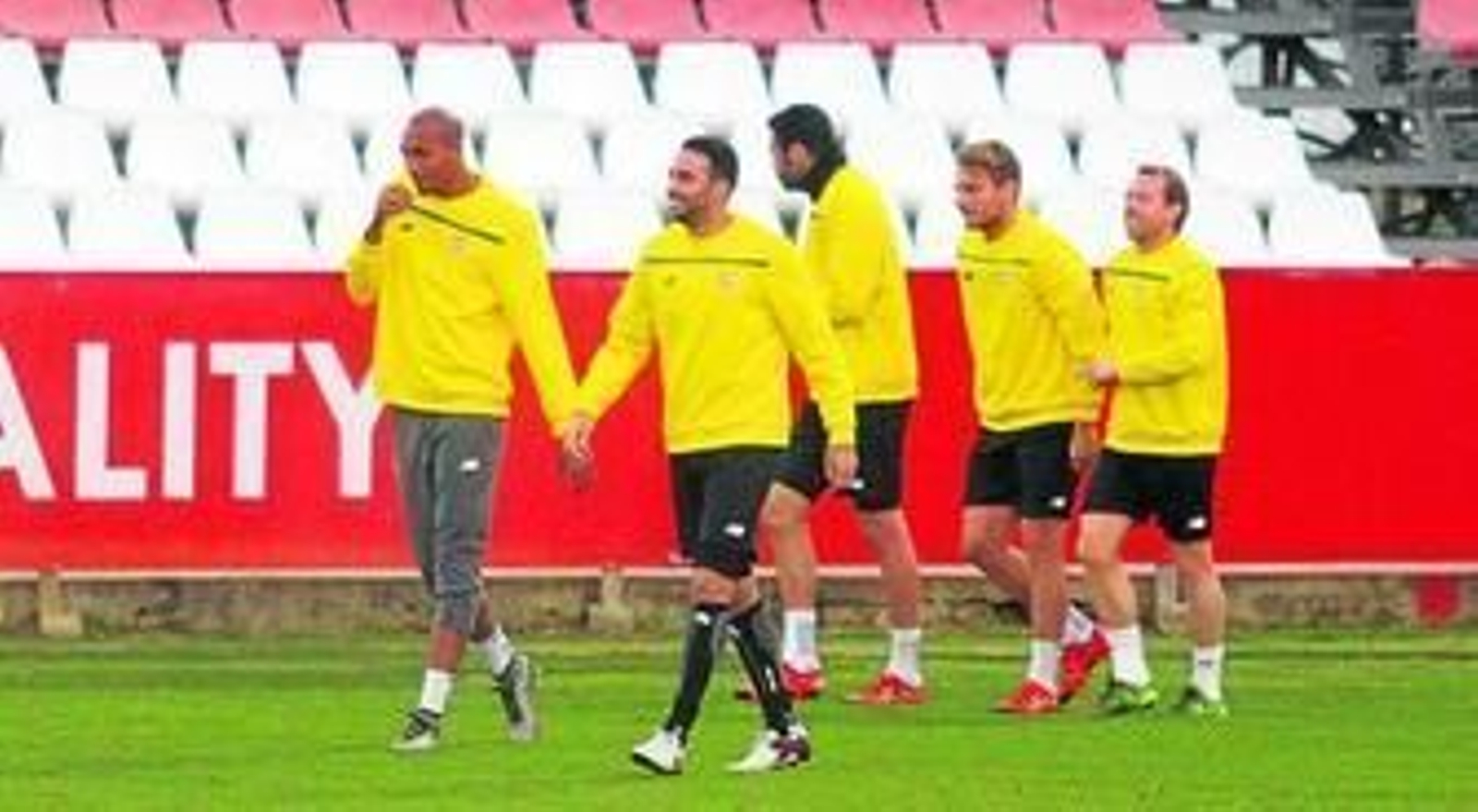 N'Zonzi, Rami, Iborra, Immobile y Krohn-Dehli, durante el entrenamiento que realizó el Sevilla en la ciudad deportiva.