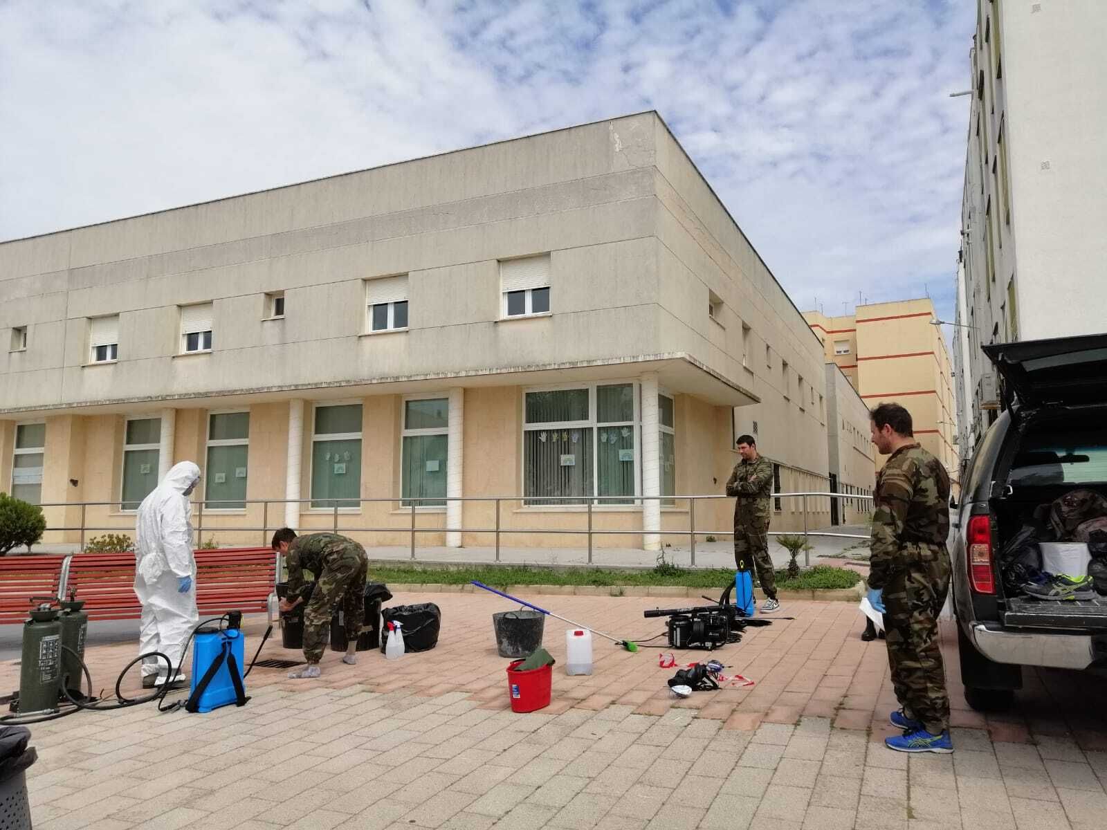 Trabajos de desinfección en la Residencia Vedruna