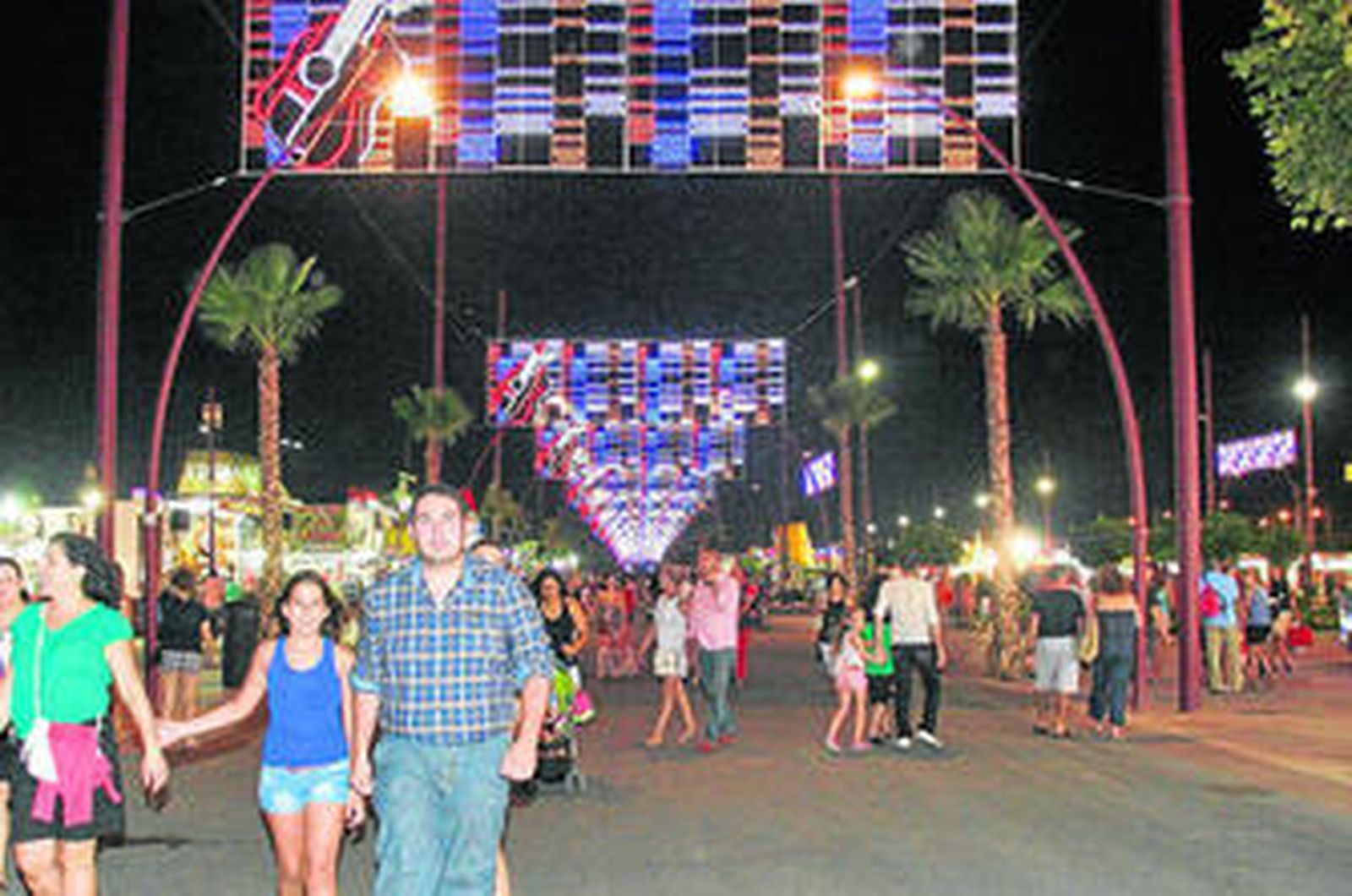 Varias personas en el Recinto Ferial, del que algunos vecinos han expuesto sus quejas.