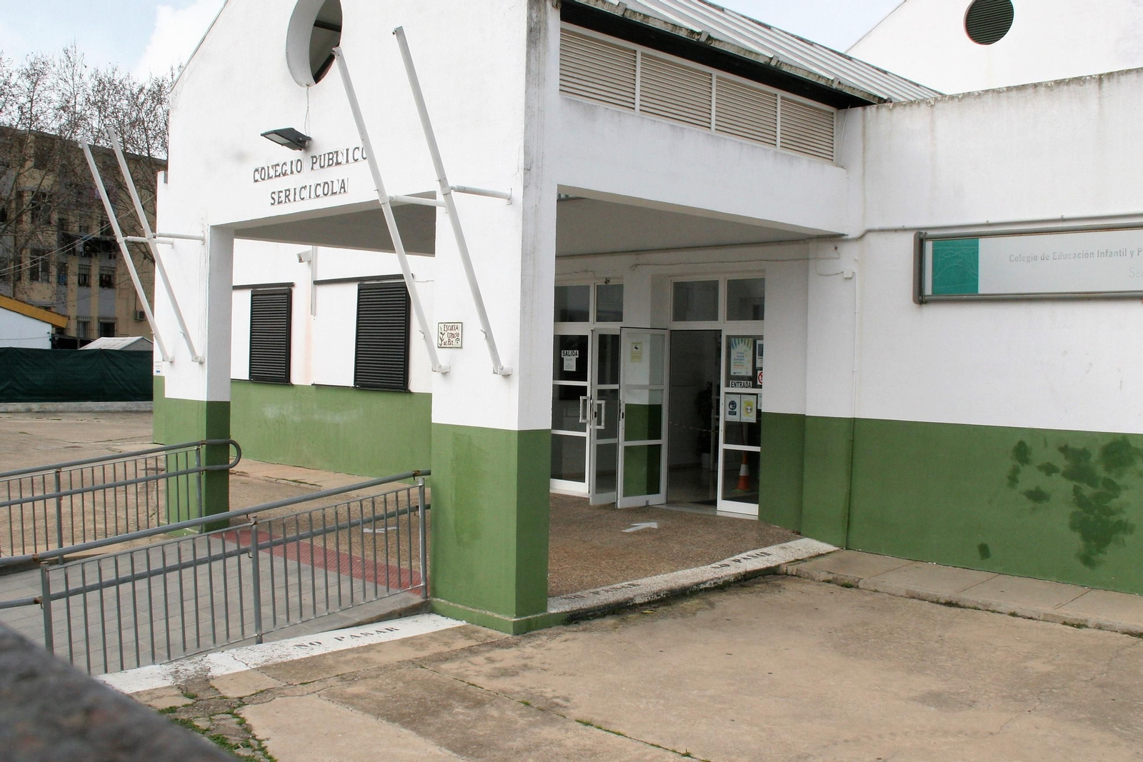 Una imagen del colegio público Sericícola.