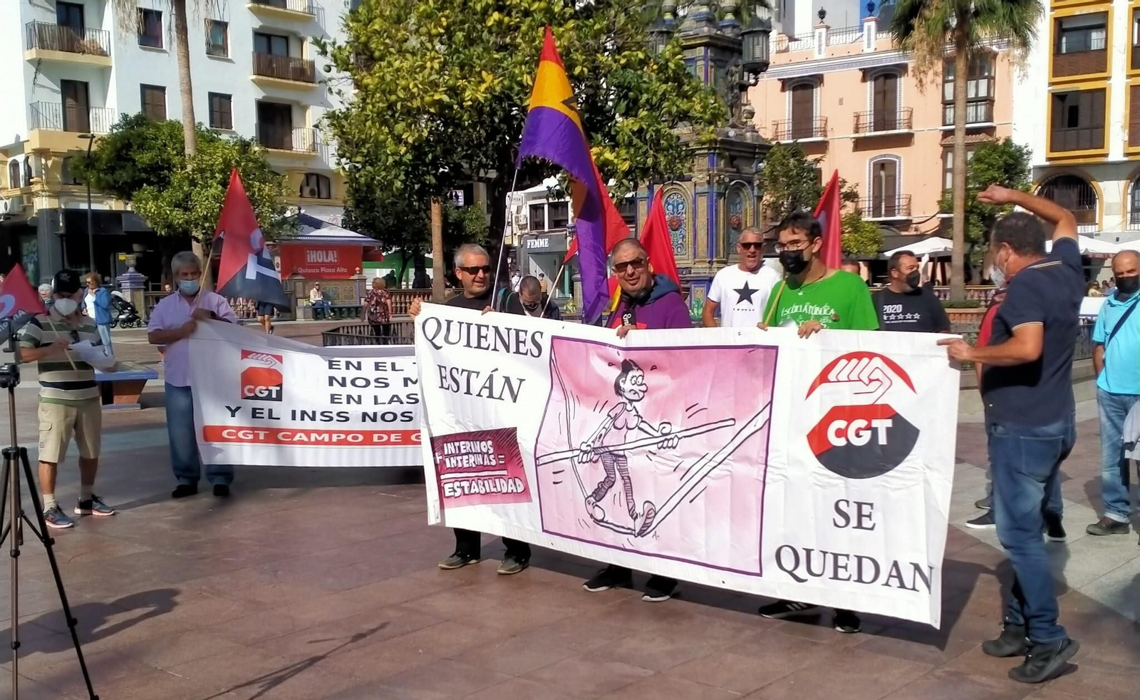 La concentración de CGT en la Plaza Alta de Algeciras.