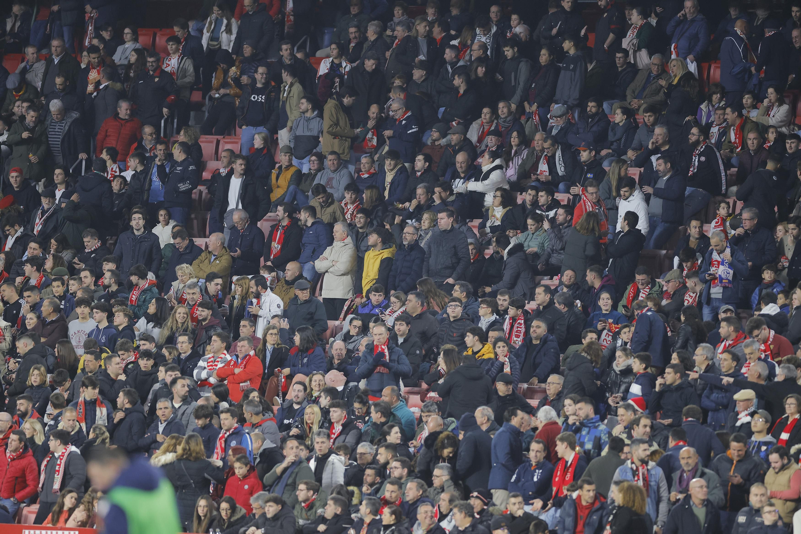 Búscate en las fotos del Sevilla-Alavés