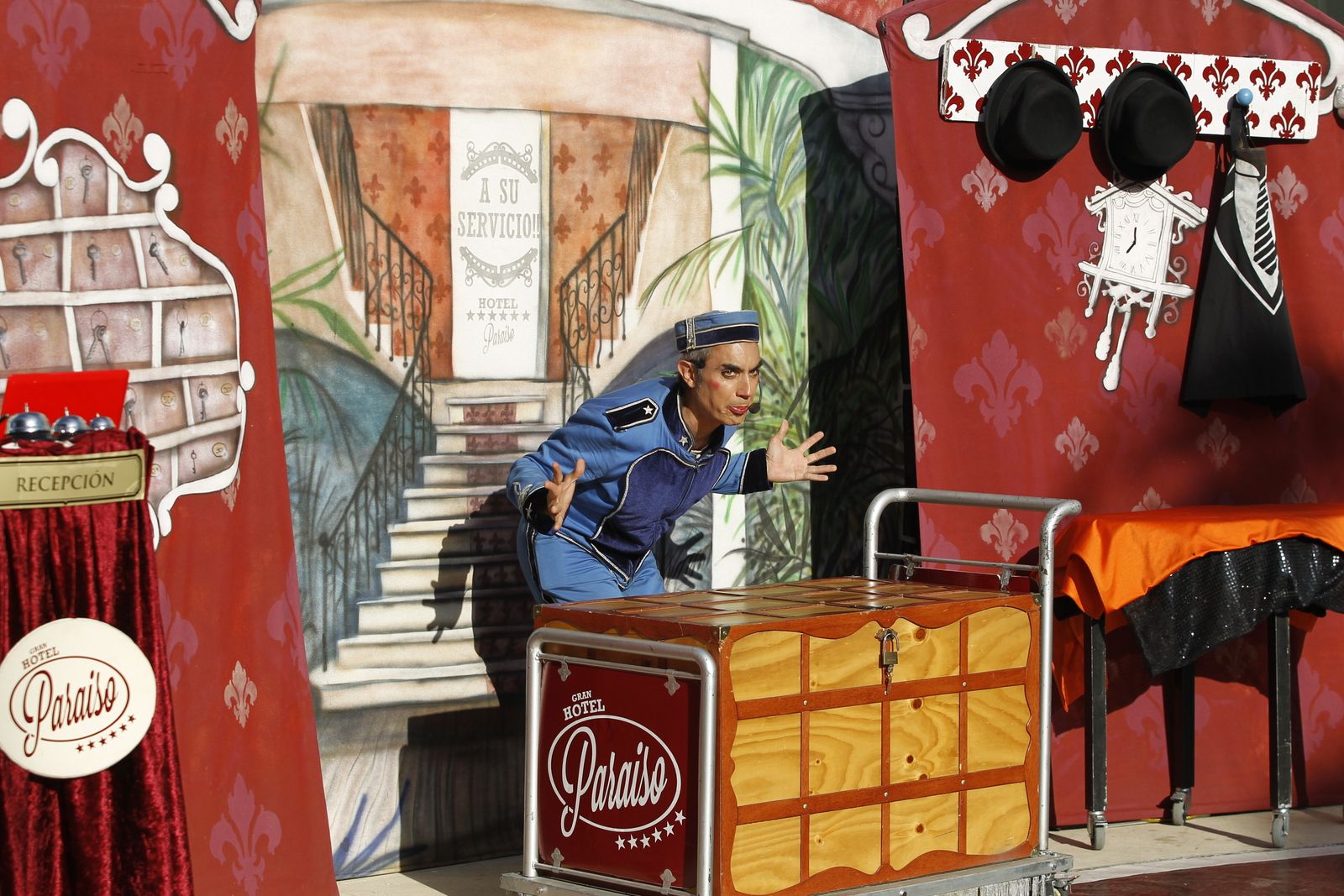 Fotogalería Festival de Teatro de El Ejido. Obra "A Su Servicio". Las Norias