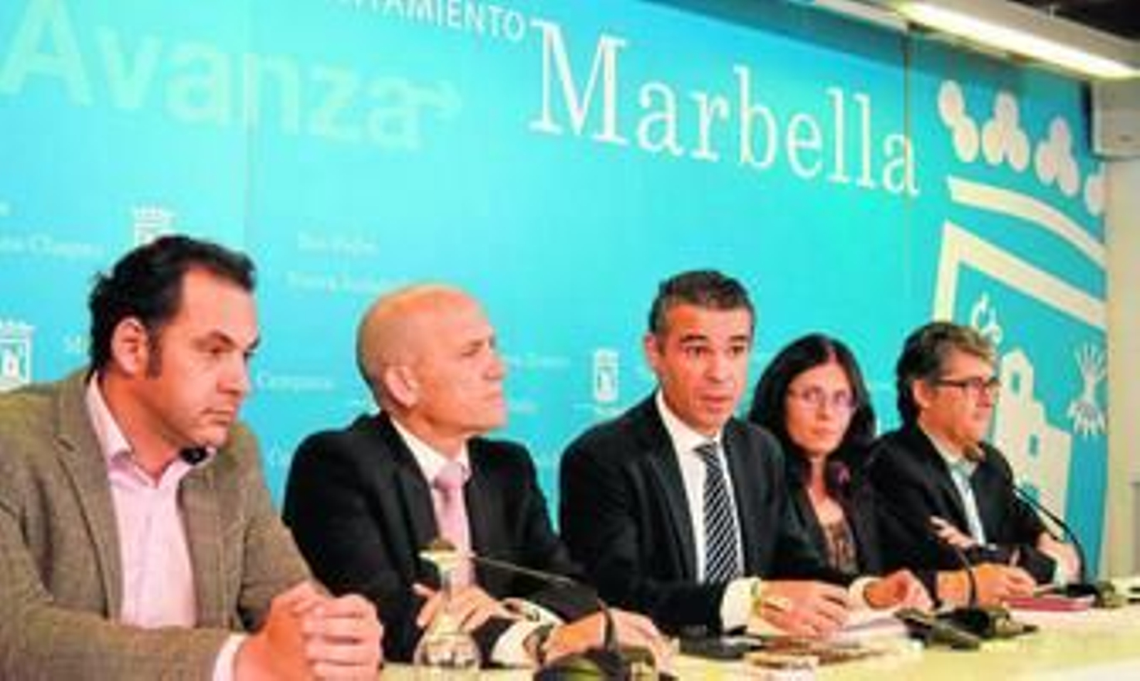 El alcalde de Marbella, José Bernal, ayer junto a otros miembros del equipo de gobierno.