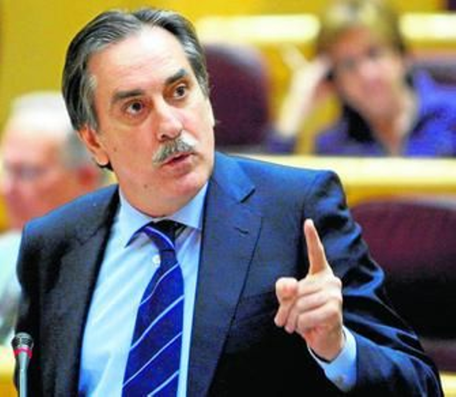 El ministro de Trabajo, Valeriano Gómez, ayer en el Senado.