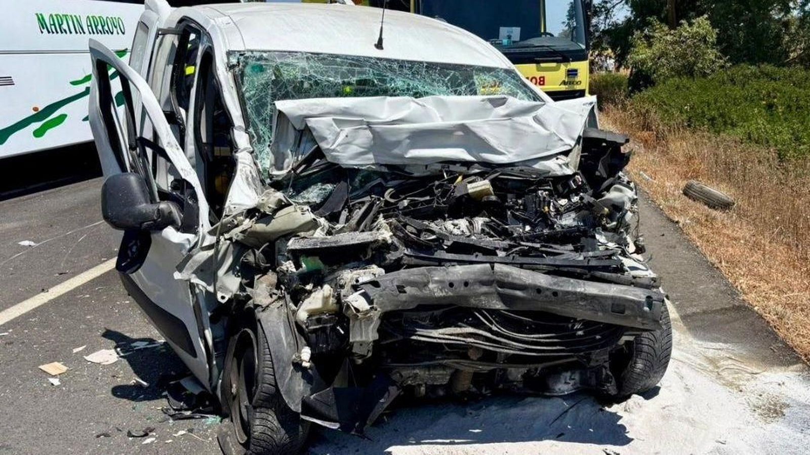 El vehículo siniestrado en el accidente de tráfico que se ha producido en Conil.