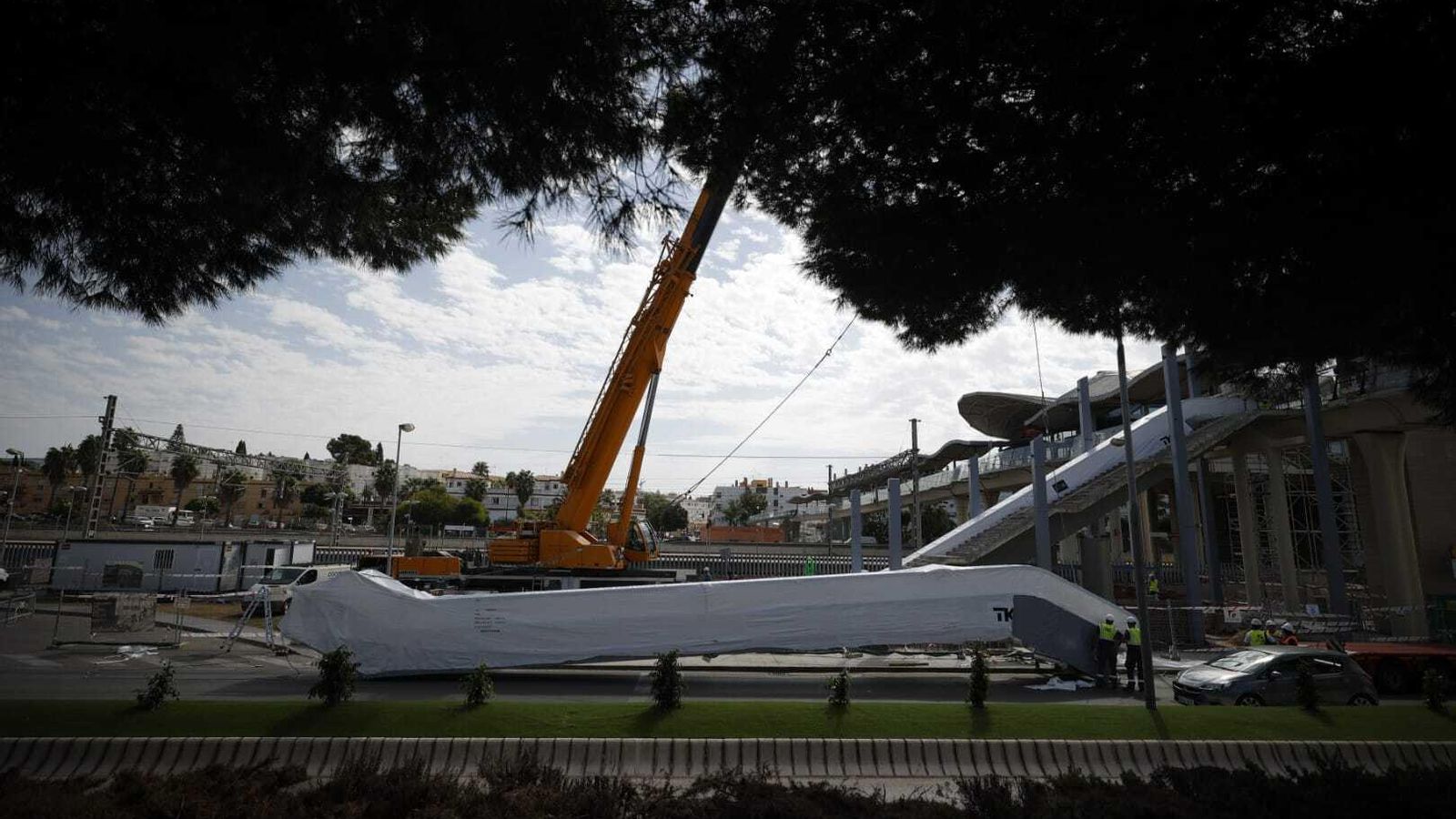 Una de las estructuras de las escaleras mecánicas, antes de su colocación.