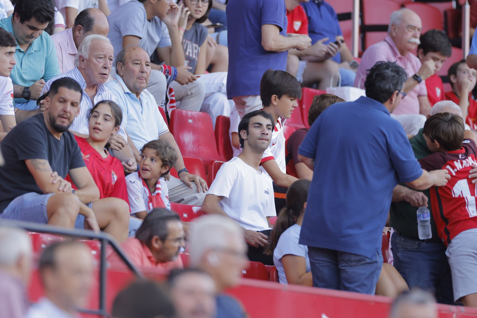 Búscate en las fotos del Sevilla-Almería