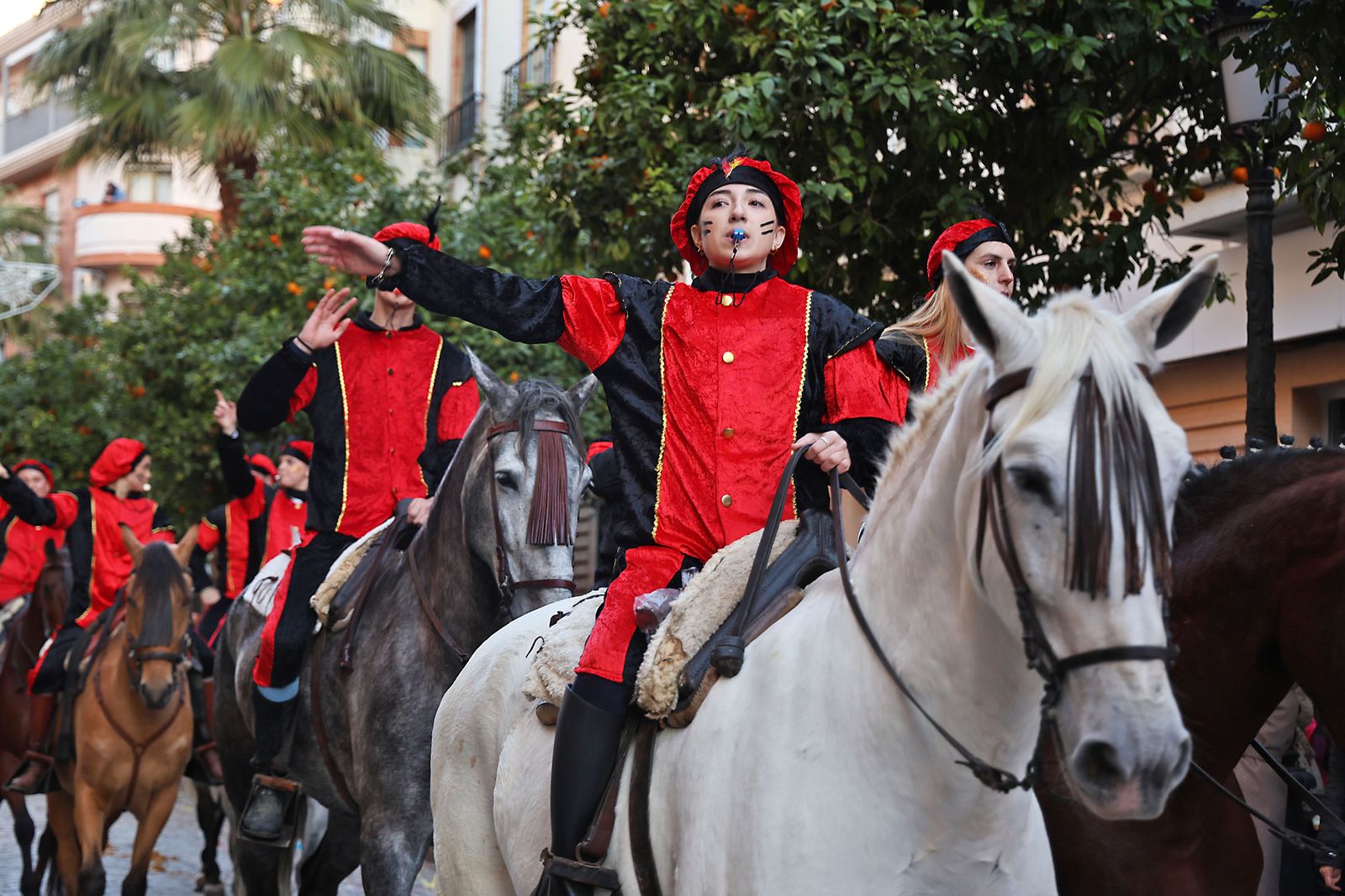 Las mejores fotografías de la salida y recorrido de la cabalgata de Reyes Magos 2026