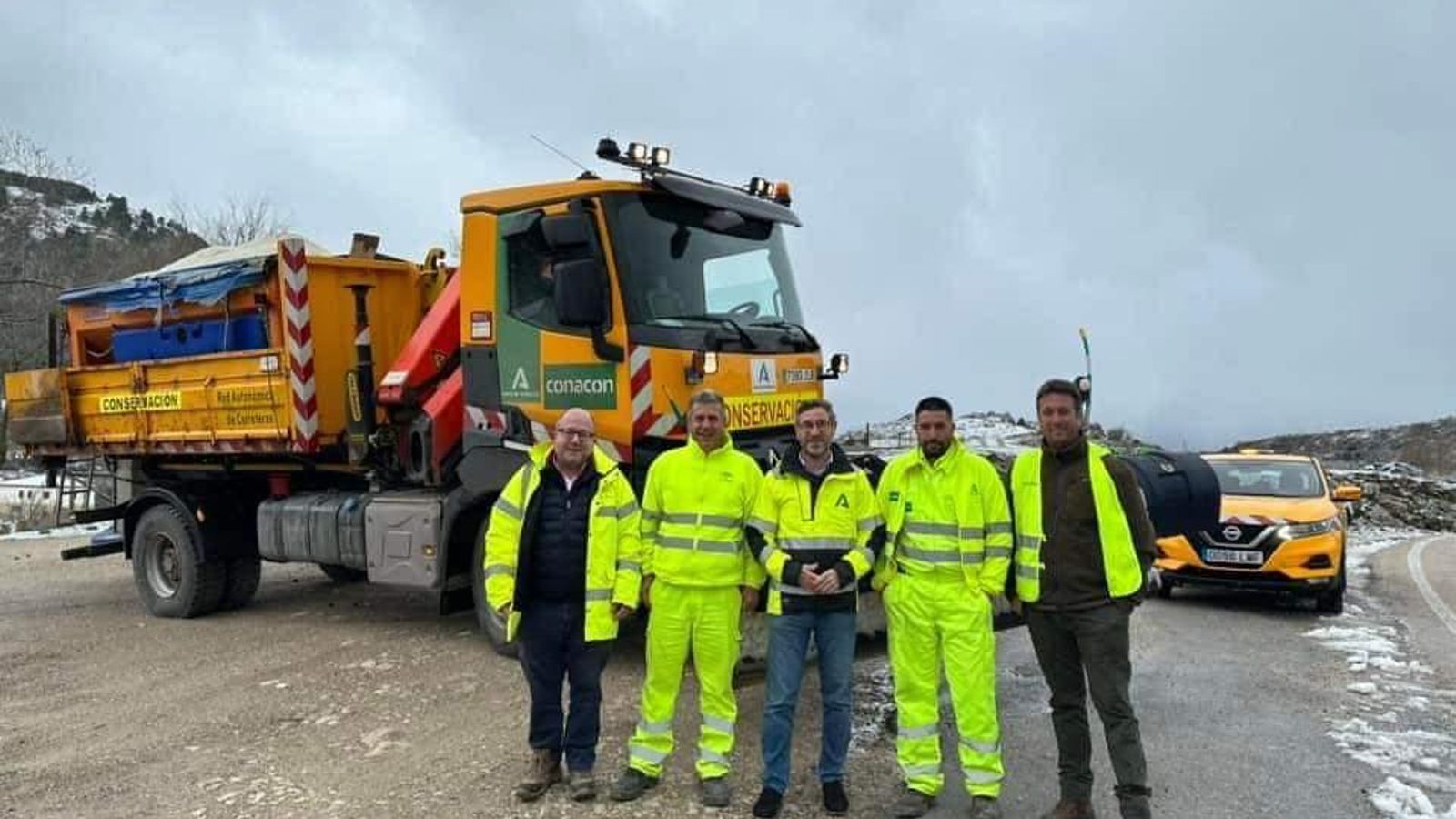El delegado de Fomento, Miguel Contreras, con el dispositivo.
