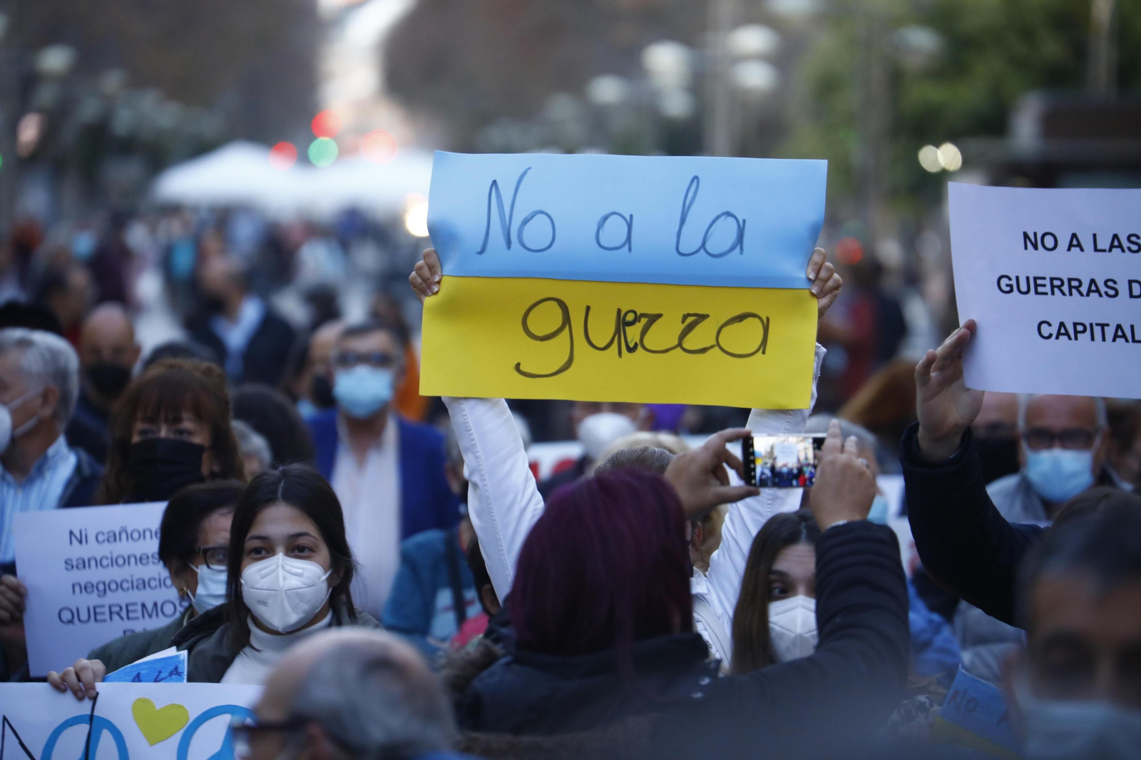Las fotografías de la concentración en Córdoba contra la guerra de Ucrania