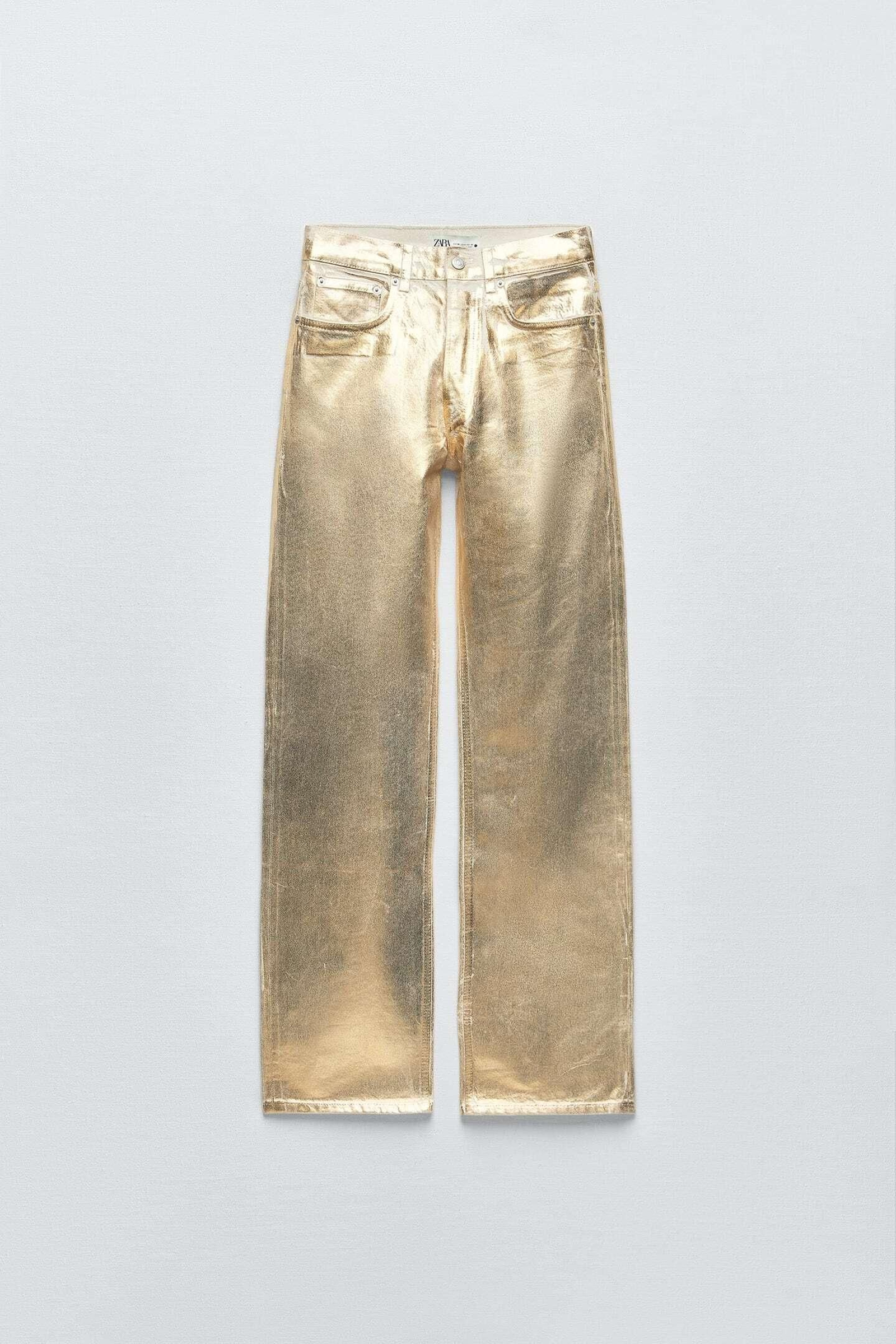 Pantalones dorados de Zara.