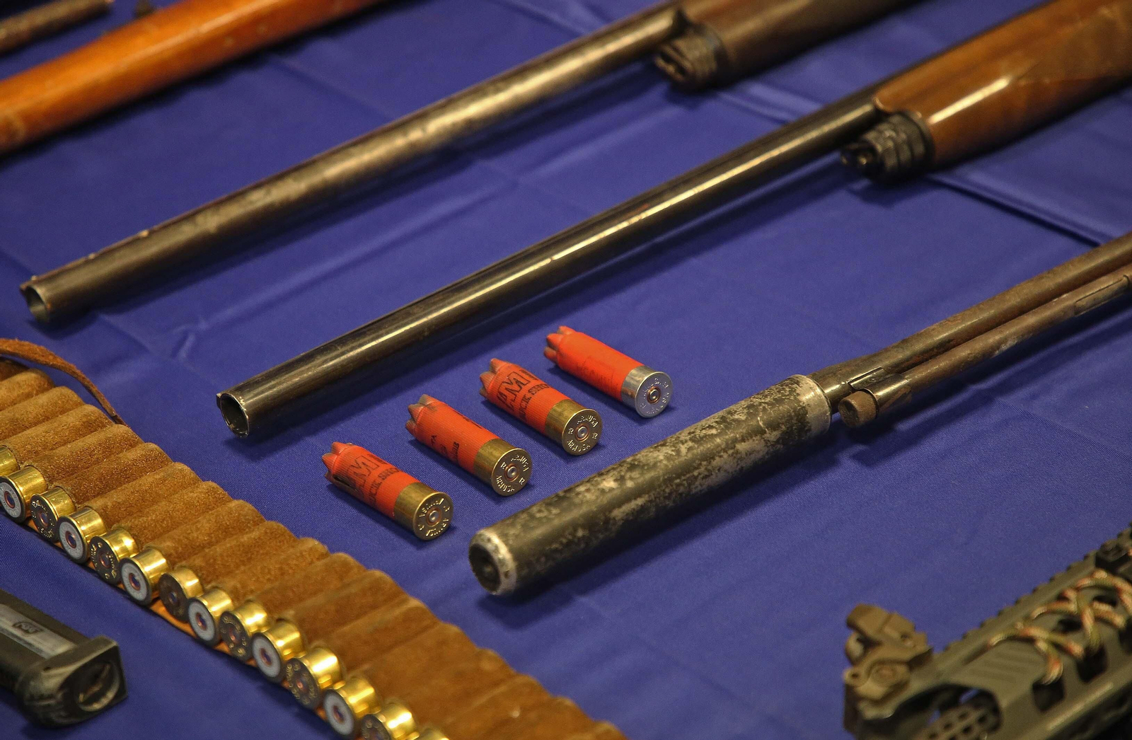 Fotos de las armas intervenidas por la Policía Nacional tras los tiroteos en La Bajadilla