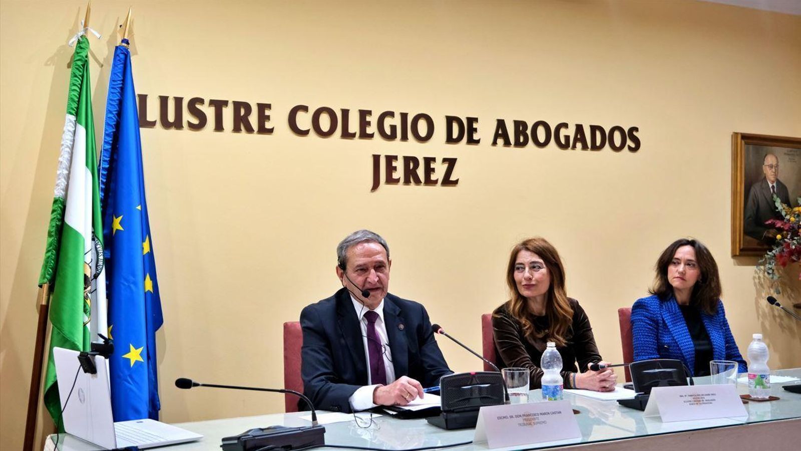 Francisco Marín, impartiendo la conferencia 'La nueva casación civil'.