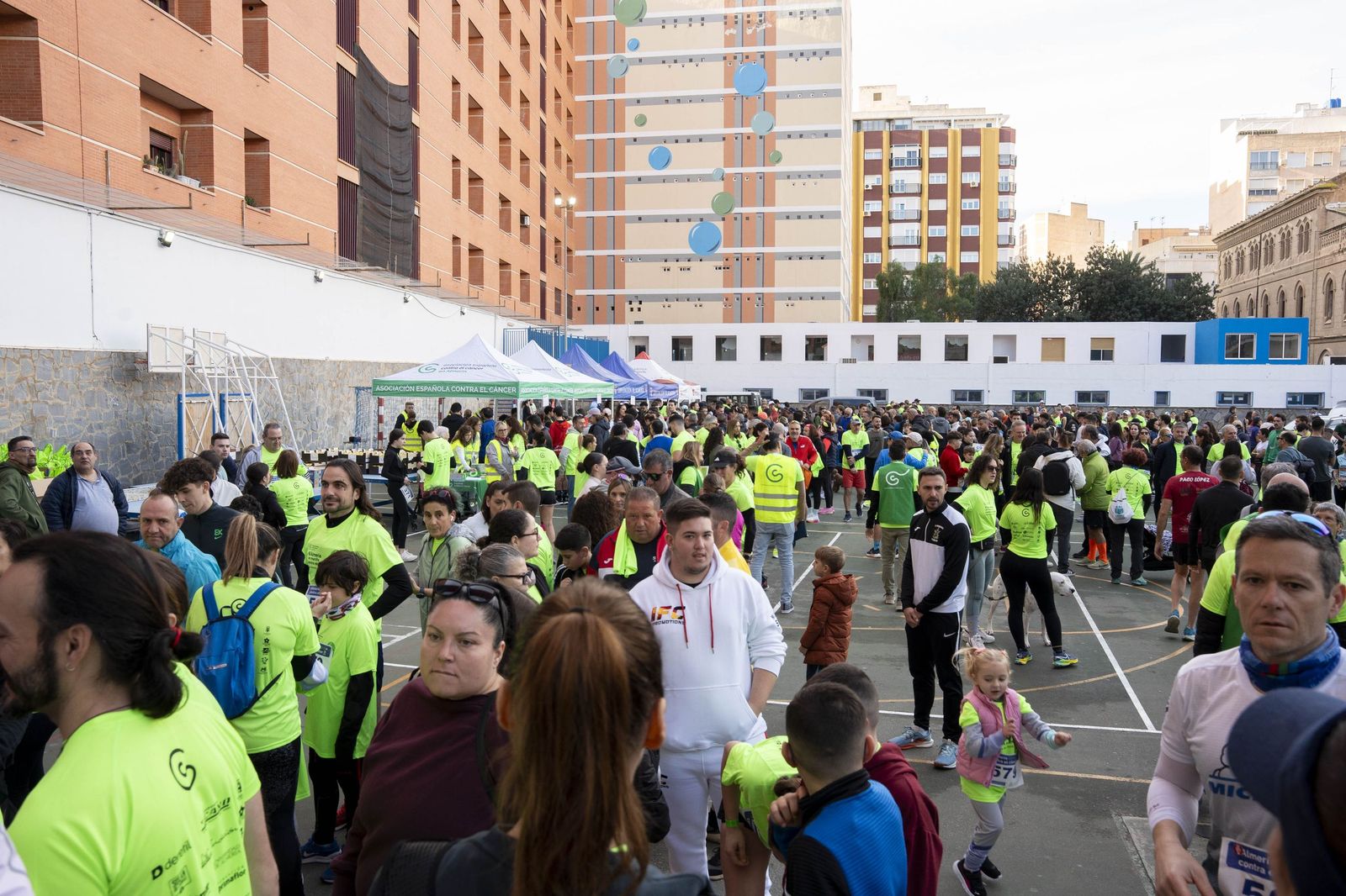 Almería corre unida contra el cáncer en una jornada solidaria