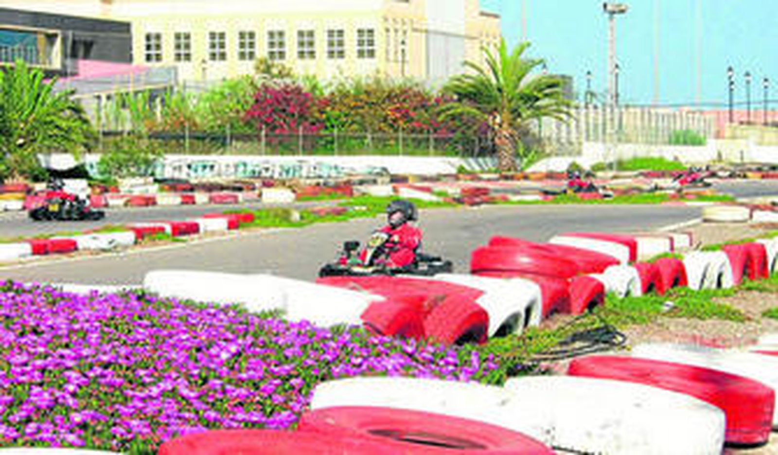 "Los circuitos de kart deberían ser obligatorios en las autoescuelas"