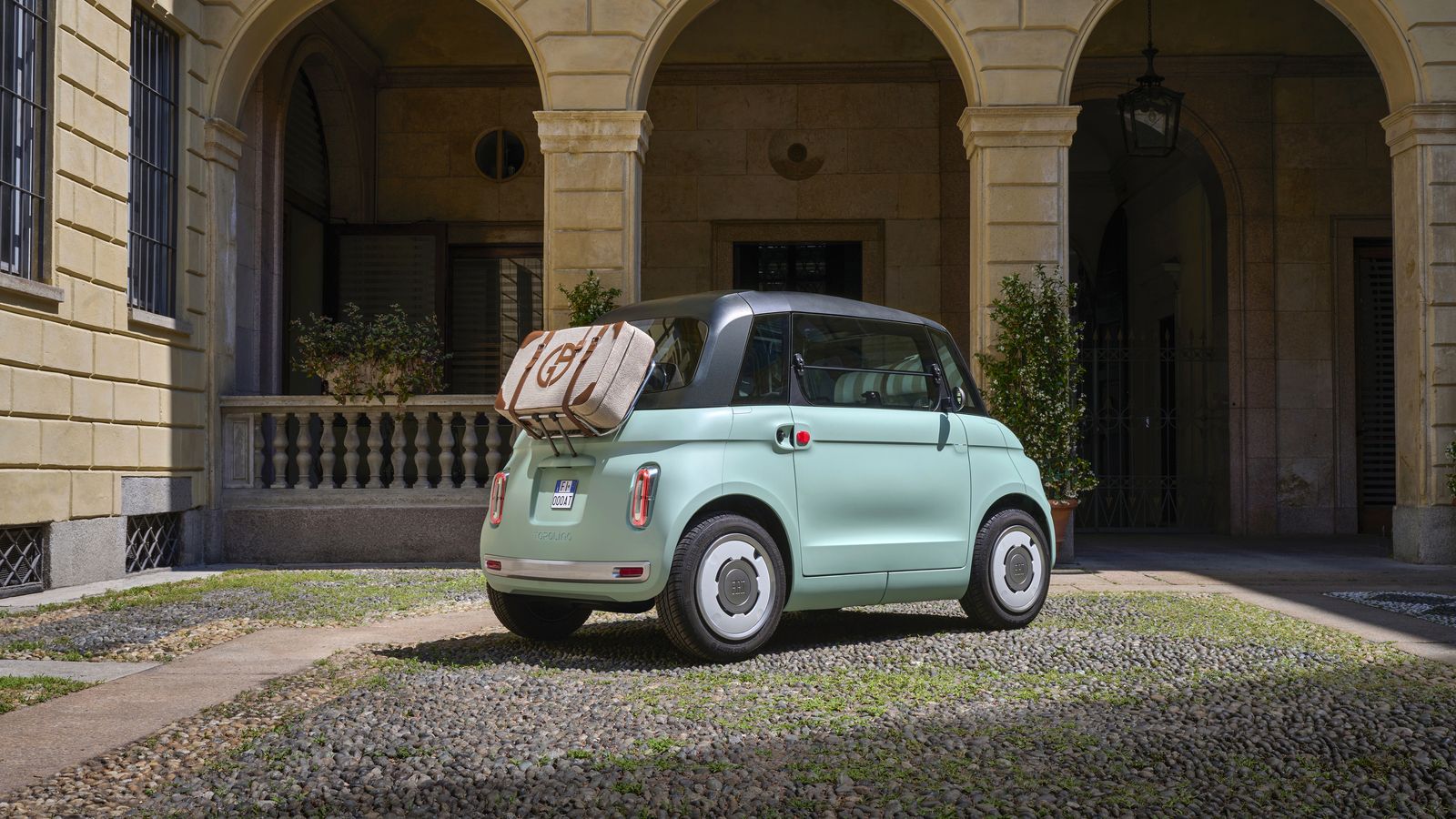 Además de la versión sin puertas y descapotable existe una cerrada, más adaptada para el uso en ciudad.