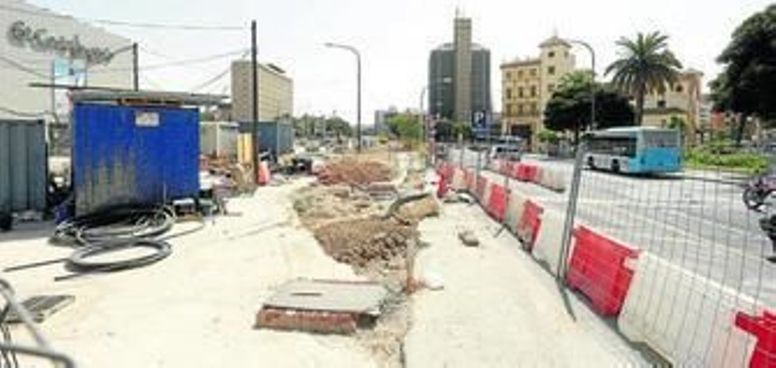 Vista de la obra del Metro, ayer a la altura de El Corte Inglés.