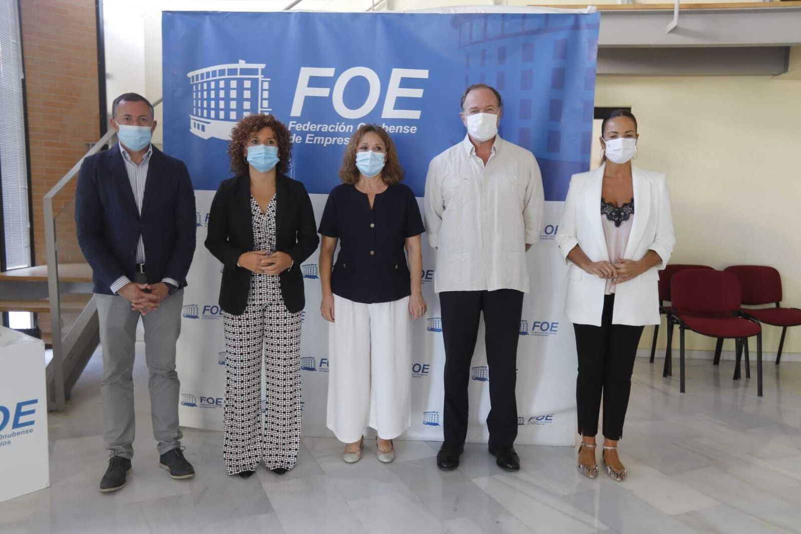 Representantes institucionales durante la presentación del Foro en la FOE.