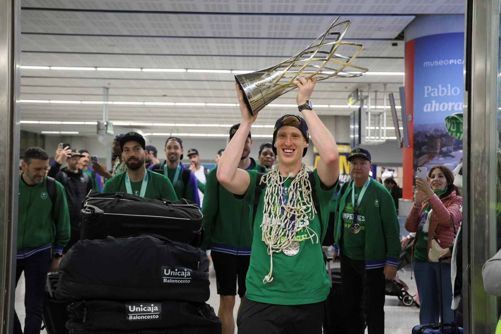 La llegada de los héroes de Belgrado, en imágenes