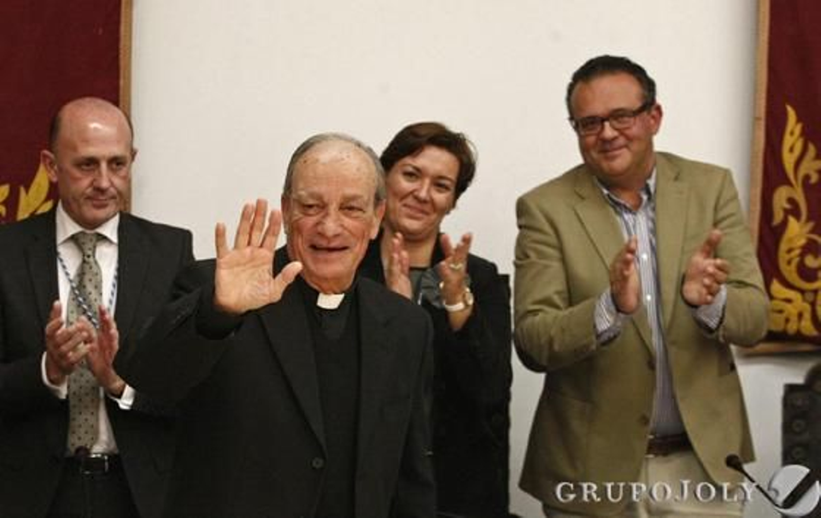 El Ayuntamiento de La Línea nombra Hijo Predilecto al arcipreste de la ciudad, que solicita unión "para sacar el pueblo adelante".

Foto: Paco Guerrero