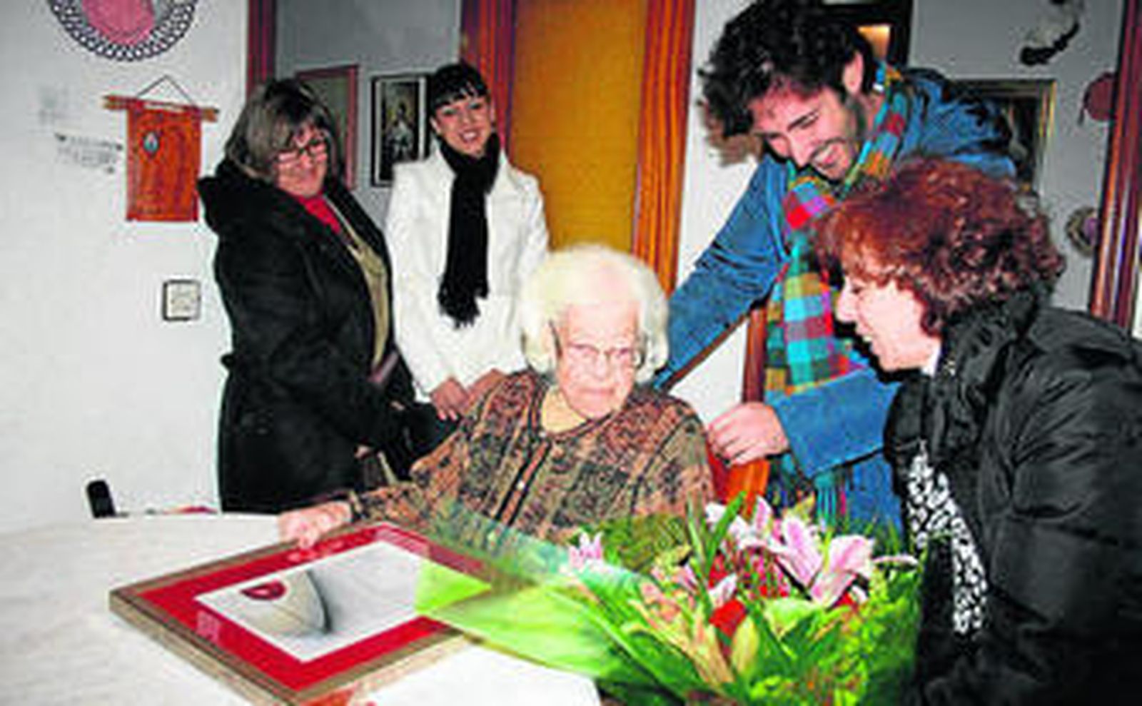 María Inés Suárez, en el homenaje que recibió ayer en su casa.