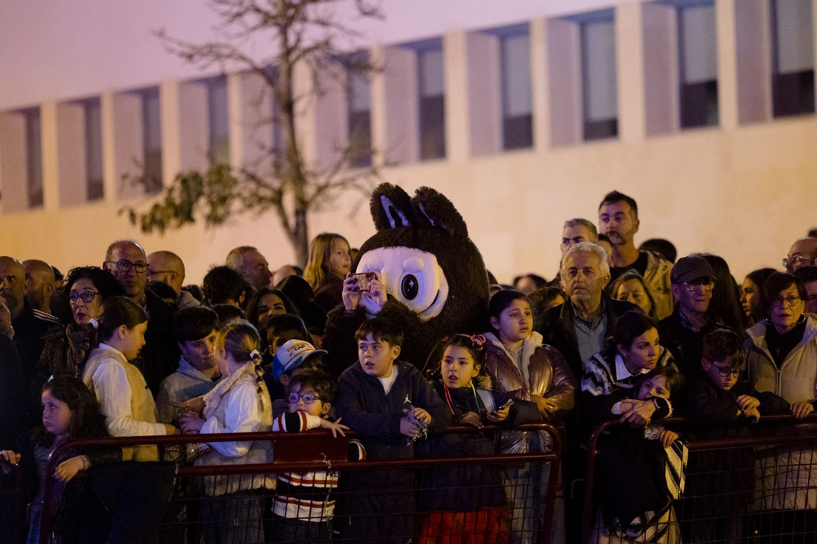 Las imágenes del espectáculo final del Carnaval de Cádiz 2026, con la quema de la Bruja Piti