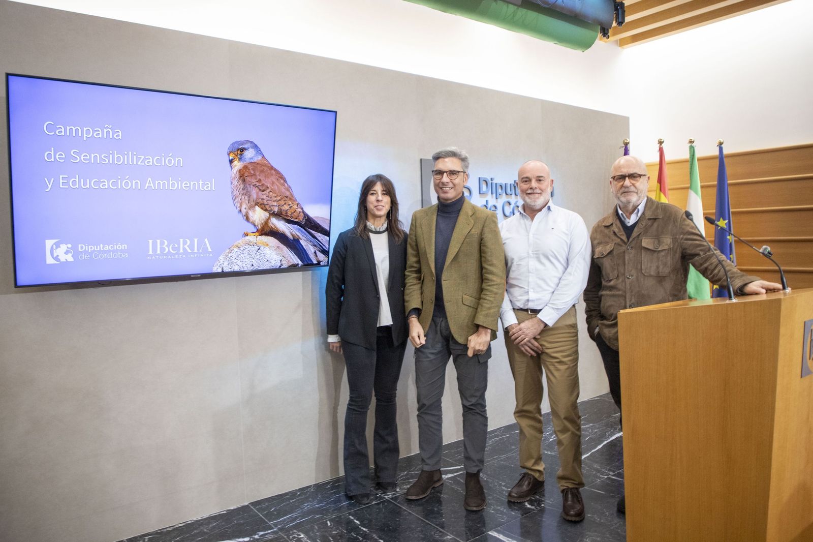 Dirigentes institucionales en la presentación de la campaña.