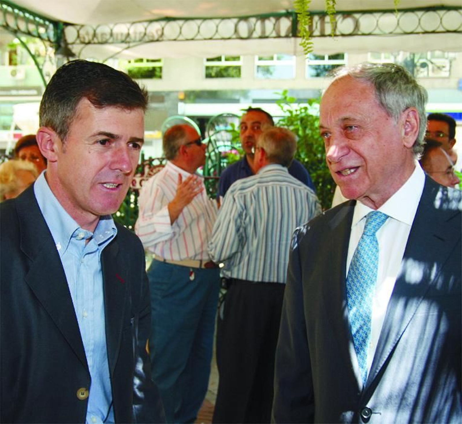 Joaquín Peiró junto a Lucas Alcaraz en un acto en Granada.