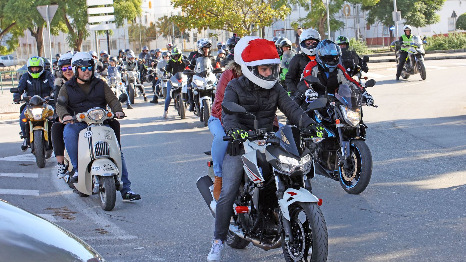 La Gran Caravana Motera Solidaria se pasea por Jerez