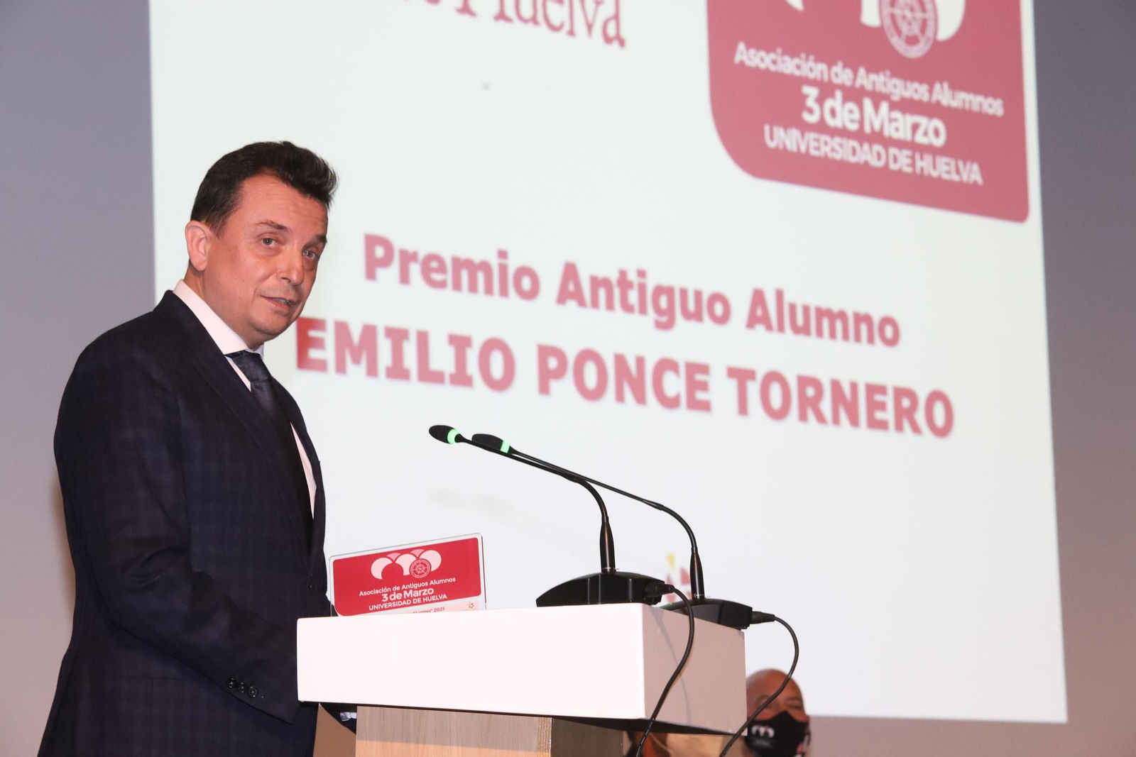 Imágenes de la entrega de premios de la Asociación de antiguos alumnos 3 de Marzo de la Universidad de Huelva