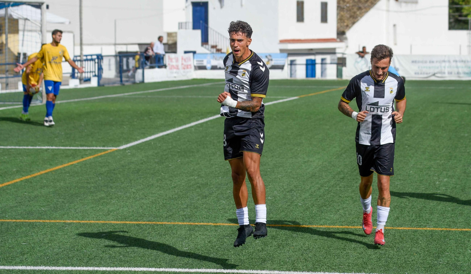 Partido entre el Tomares y la Real Balompédica Linense