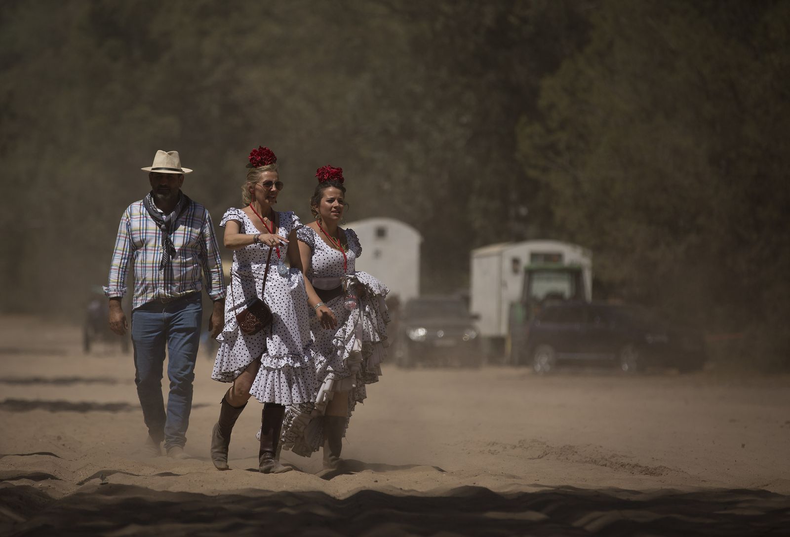 El paso de hermandades del Rocío por la Raya Real