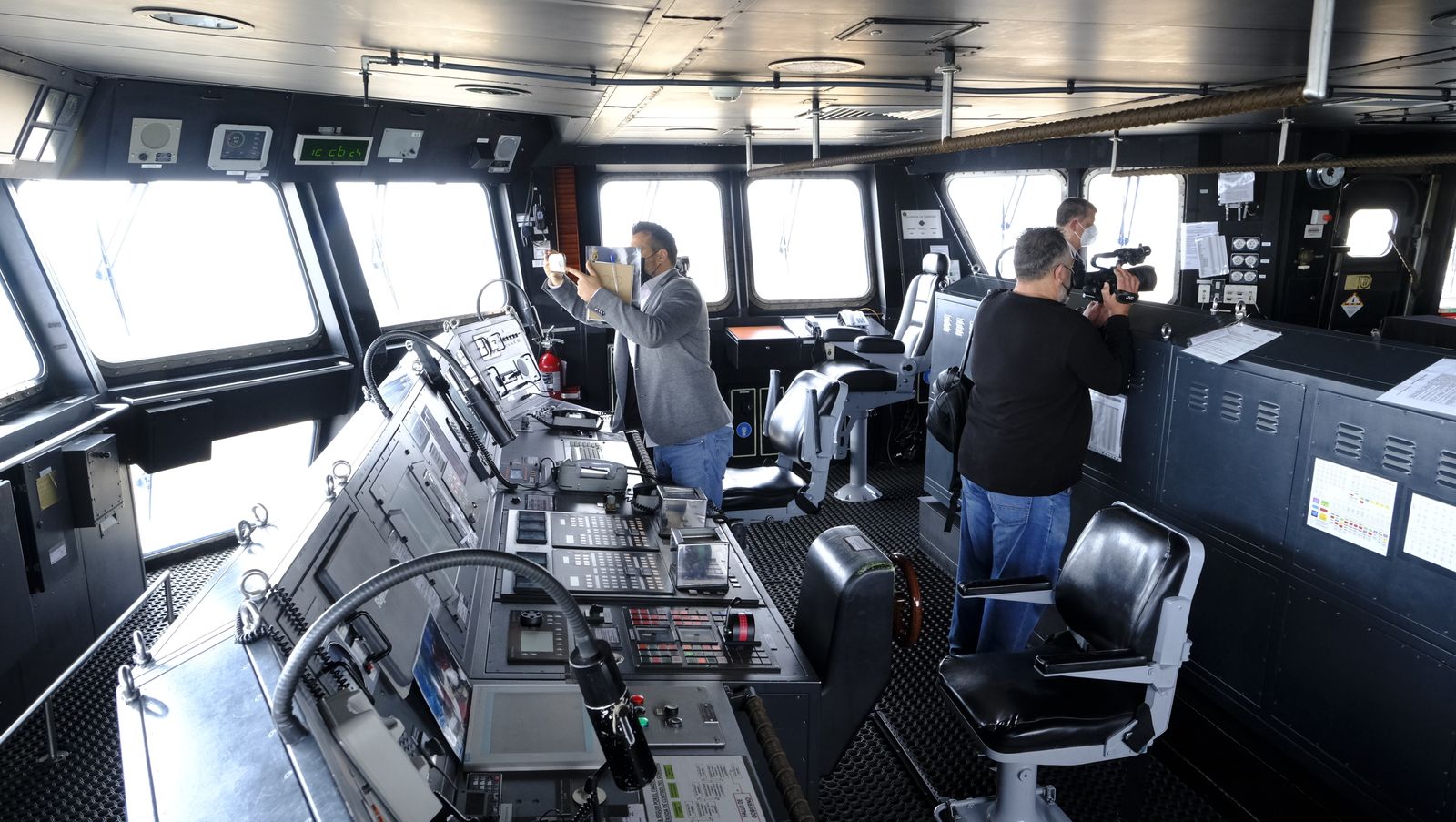 Fotogalería de la visita al portaaviones Juan Carlos I. Puerto de Almería.