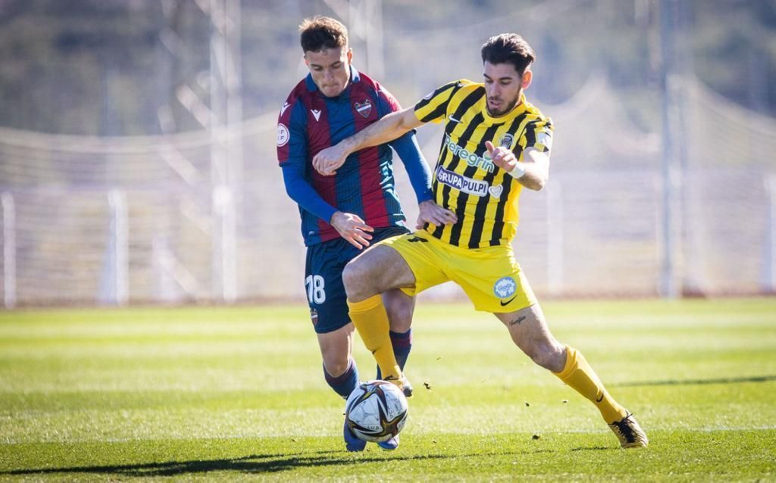 Una acción del partido disputado en Buñol, Valencia.