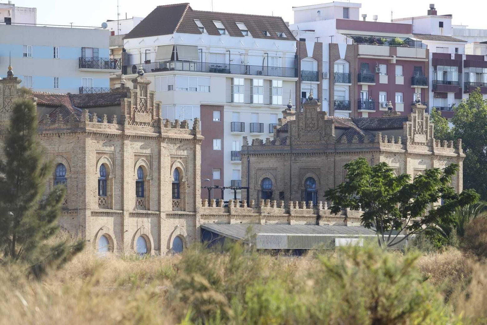 Estado en el que ha quedado la estación de tren después del incendio de esta madrugada.
