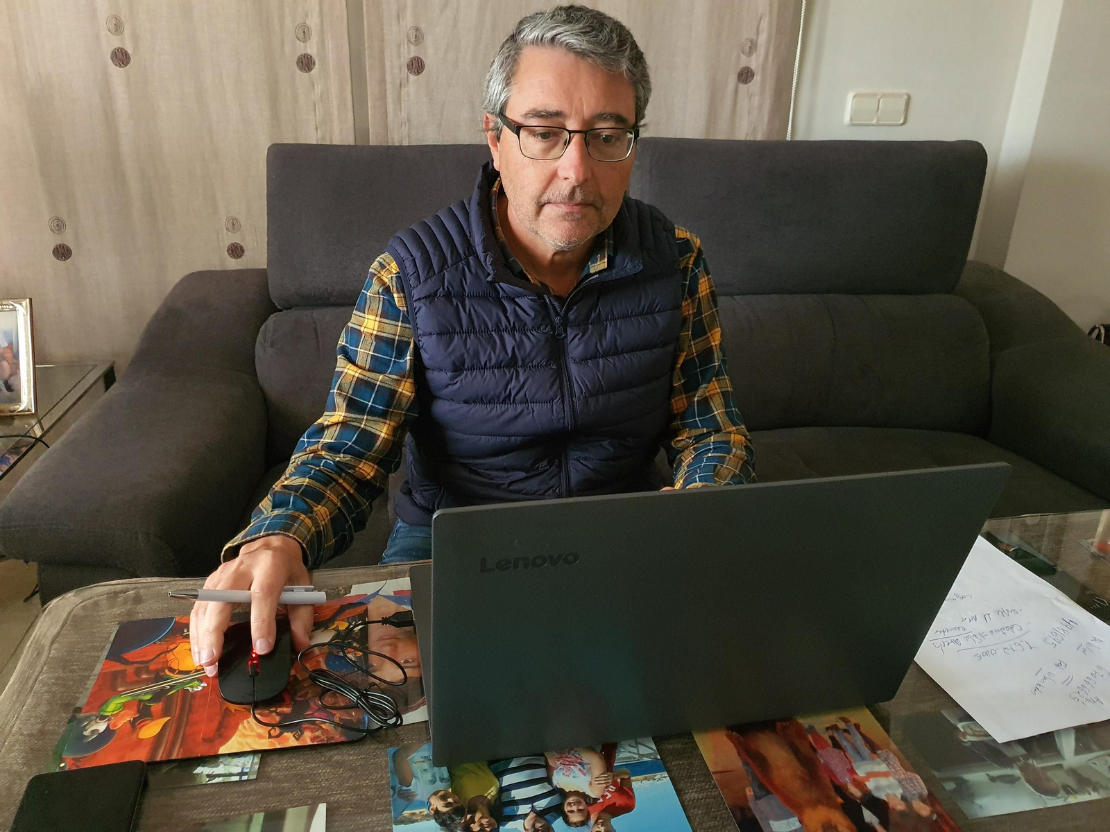 Francisco Salado durante una videoconferencia, en su casa.