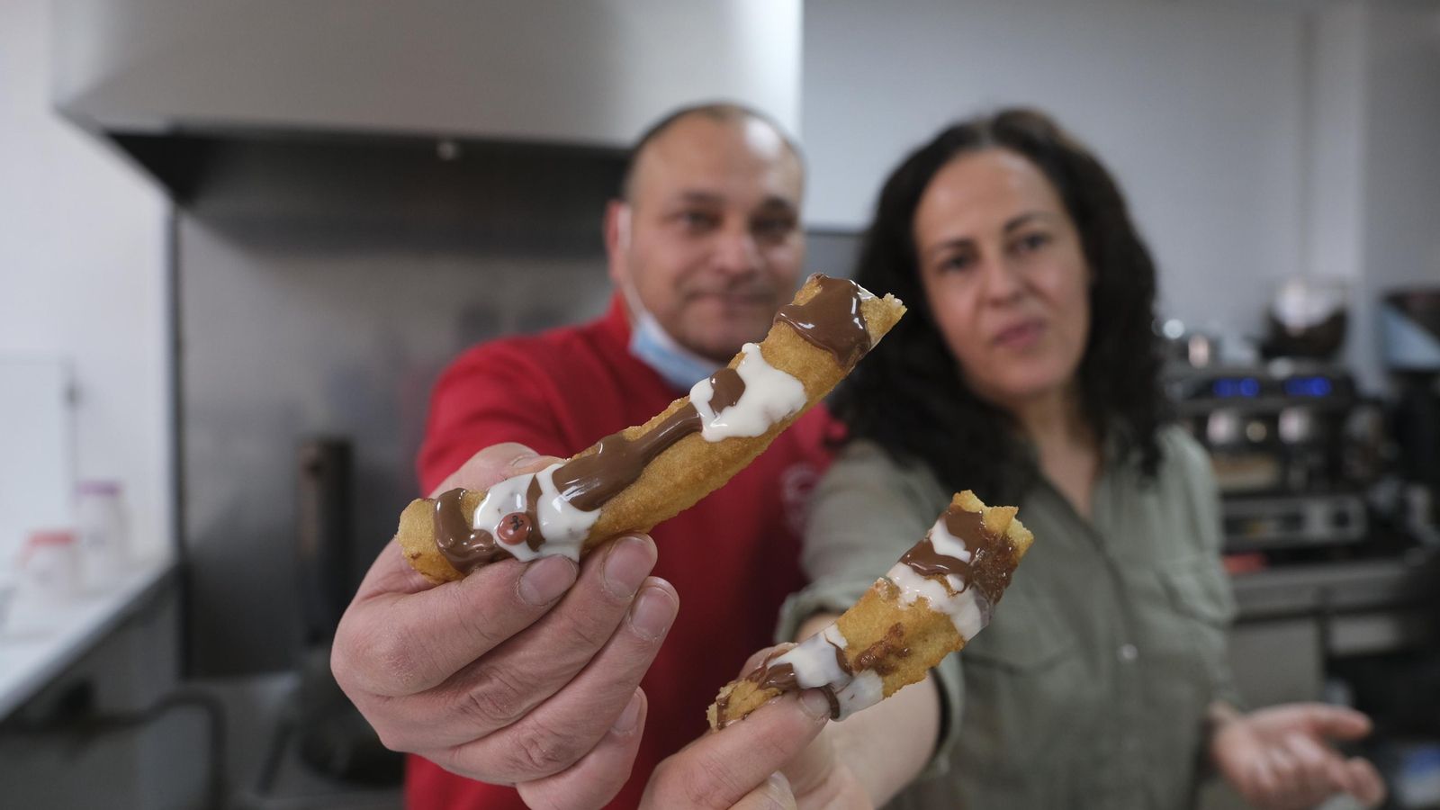Carmelo y Juana, propietarios de Churrería Plaza Mayor