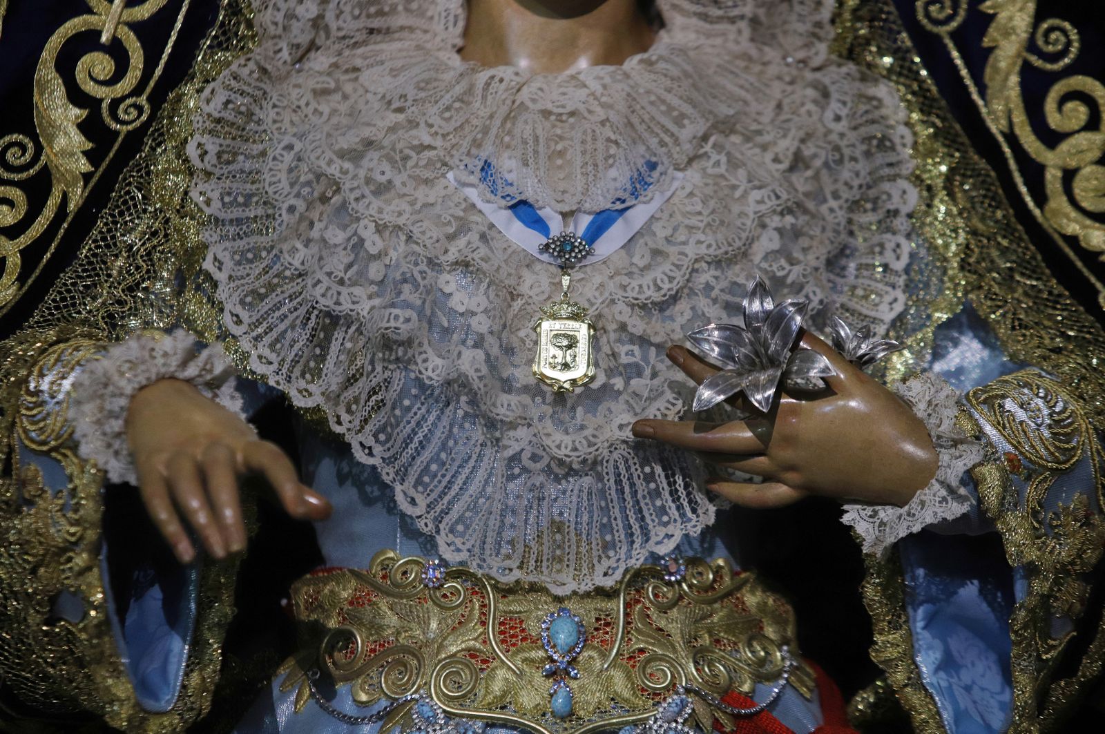 Imágenes del besamanos a María Santísima de la Amargura