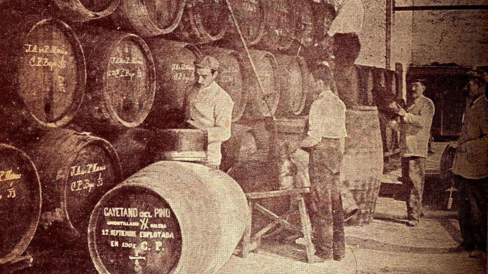 Trabajos en la bodega, principios del siglo XX.