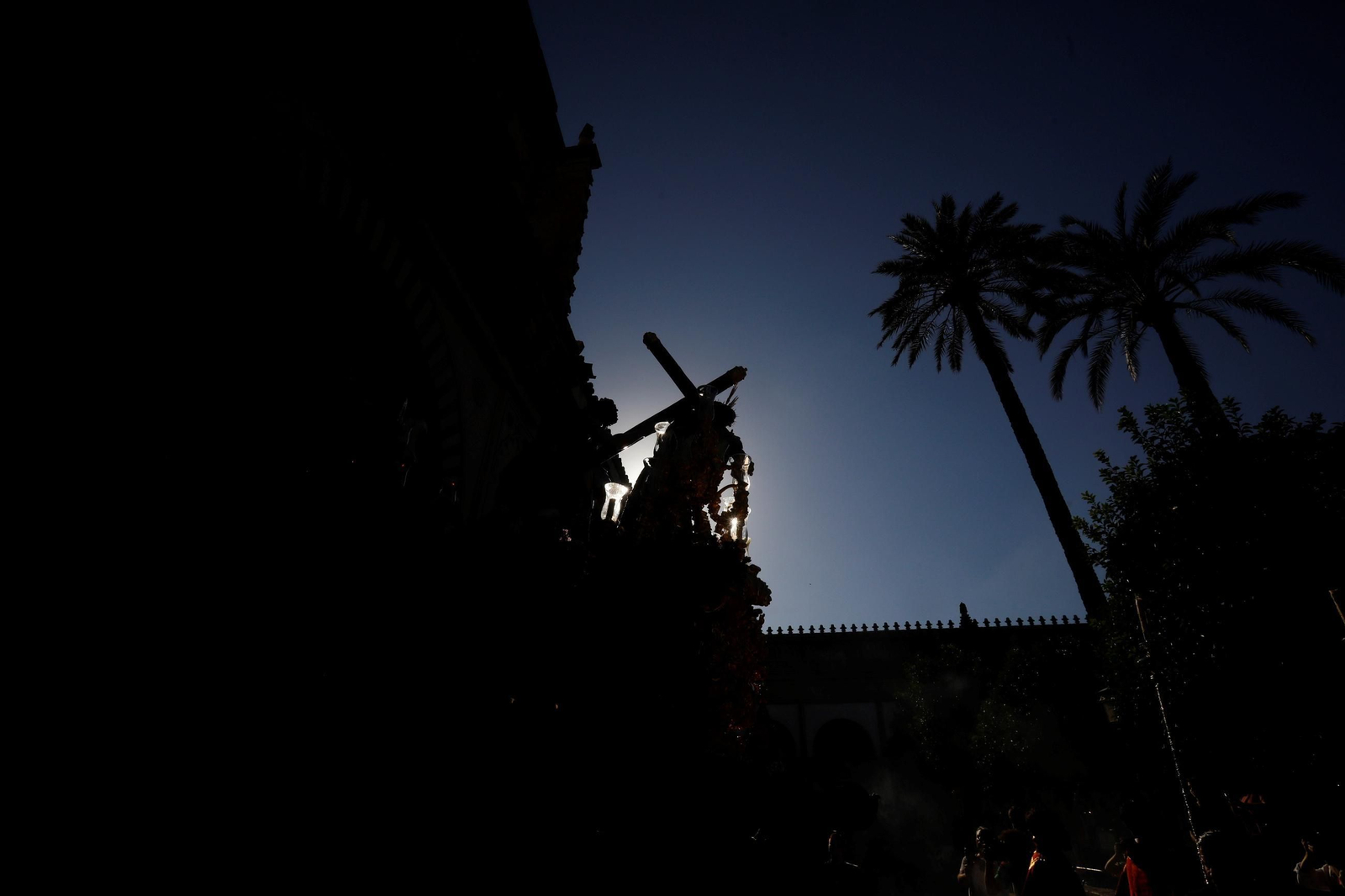 Las mejores fotos de los traslados de regreso de las hermandades tras el Magno Vía Crucis de Córdoba